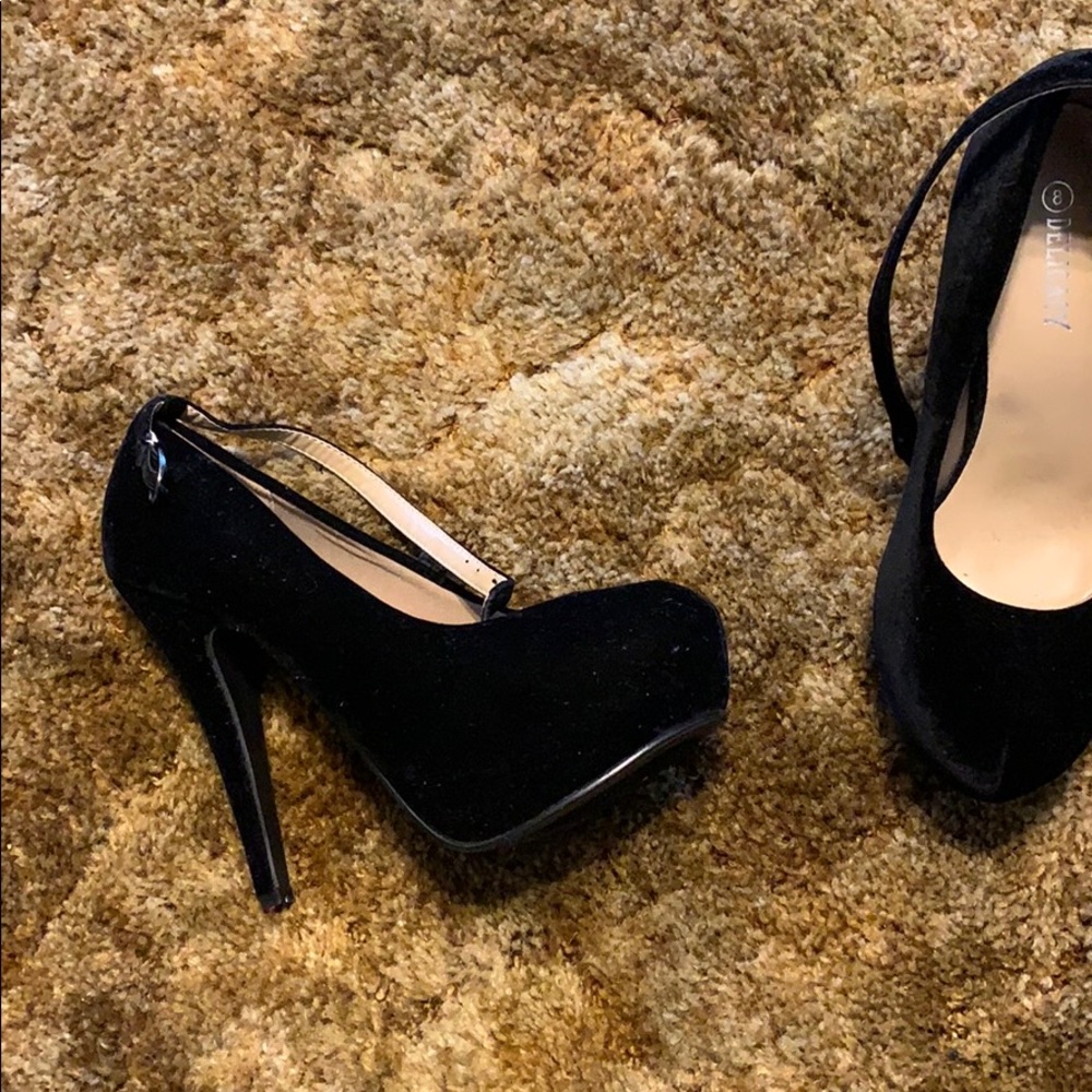 Heels - Picture 3 of 4